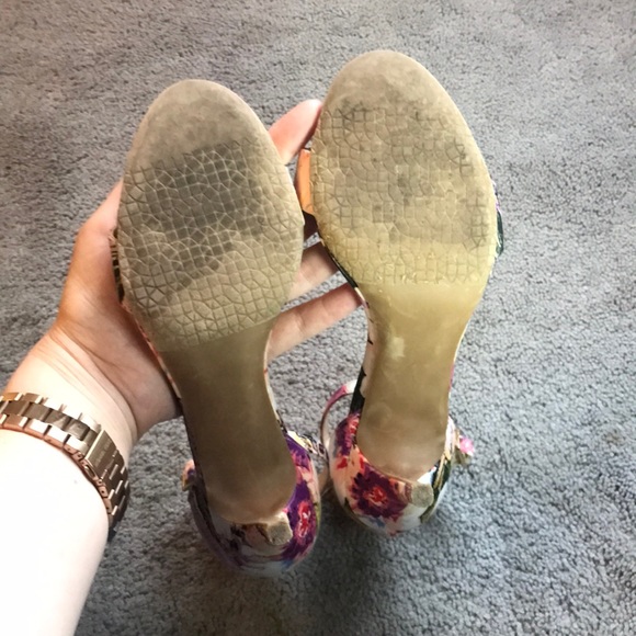 Floral Print Kitten Heels - Picture 4 of 4